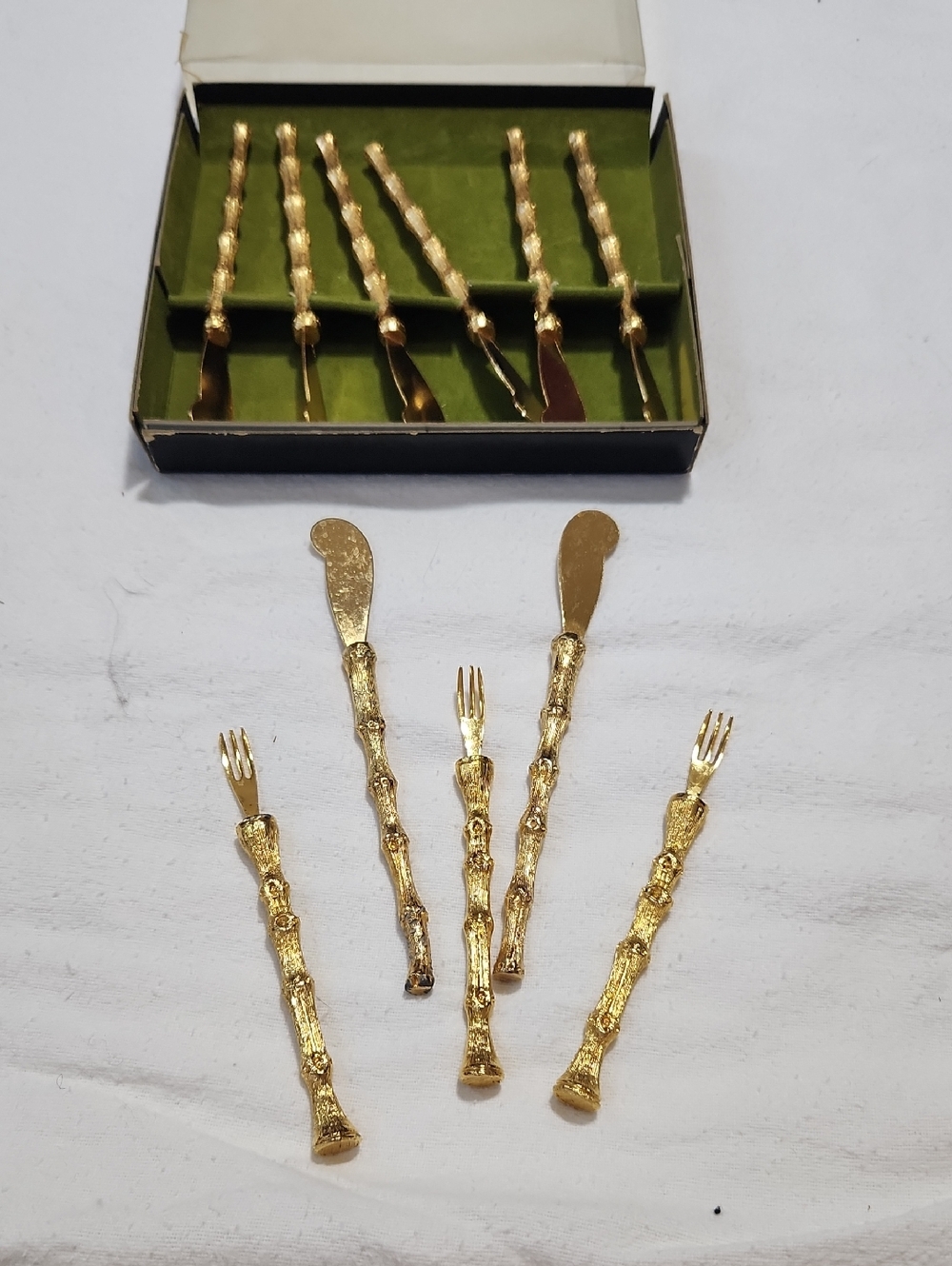 Appetizer Set Of 8 Knives And 3 Forks